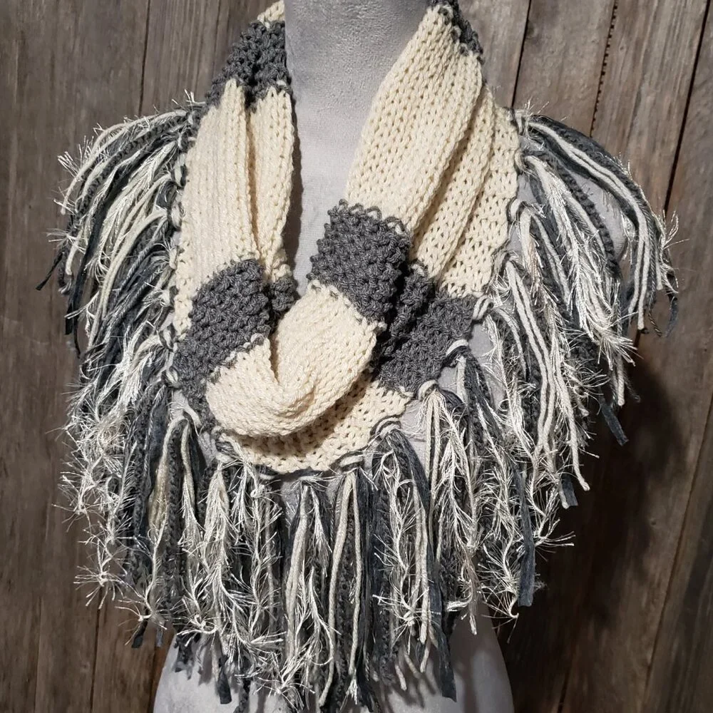 NEW Hand Knitted Cream Gray Boho Cowl Scarf Fringe Women's Cottage‎ Boho Western